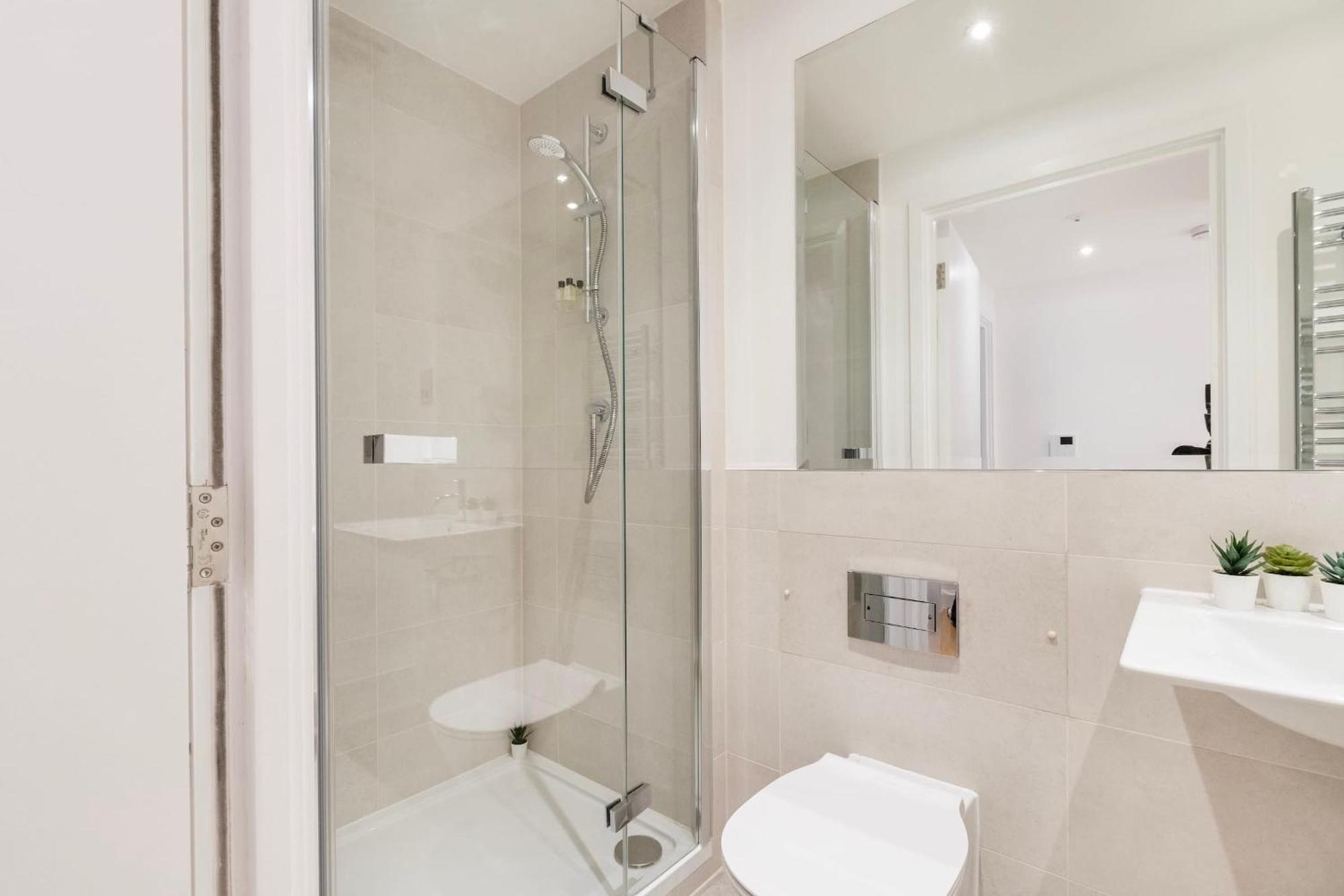 Fitzrovia & Soho - 2Br With Balcony - Cityapartmentstay London Eksteriør bilde