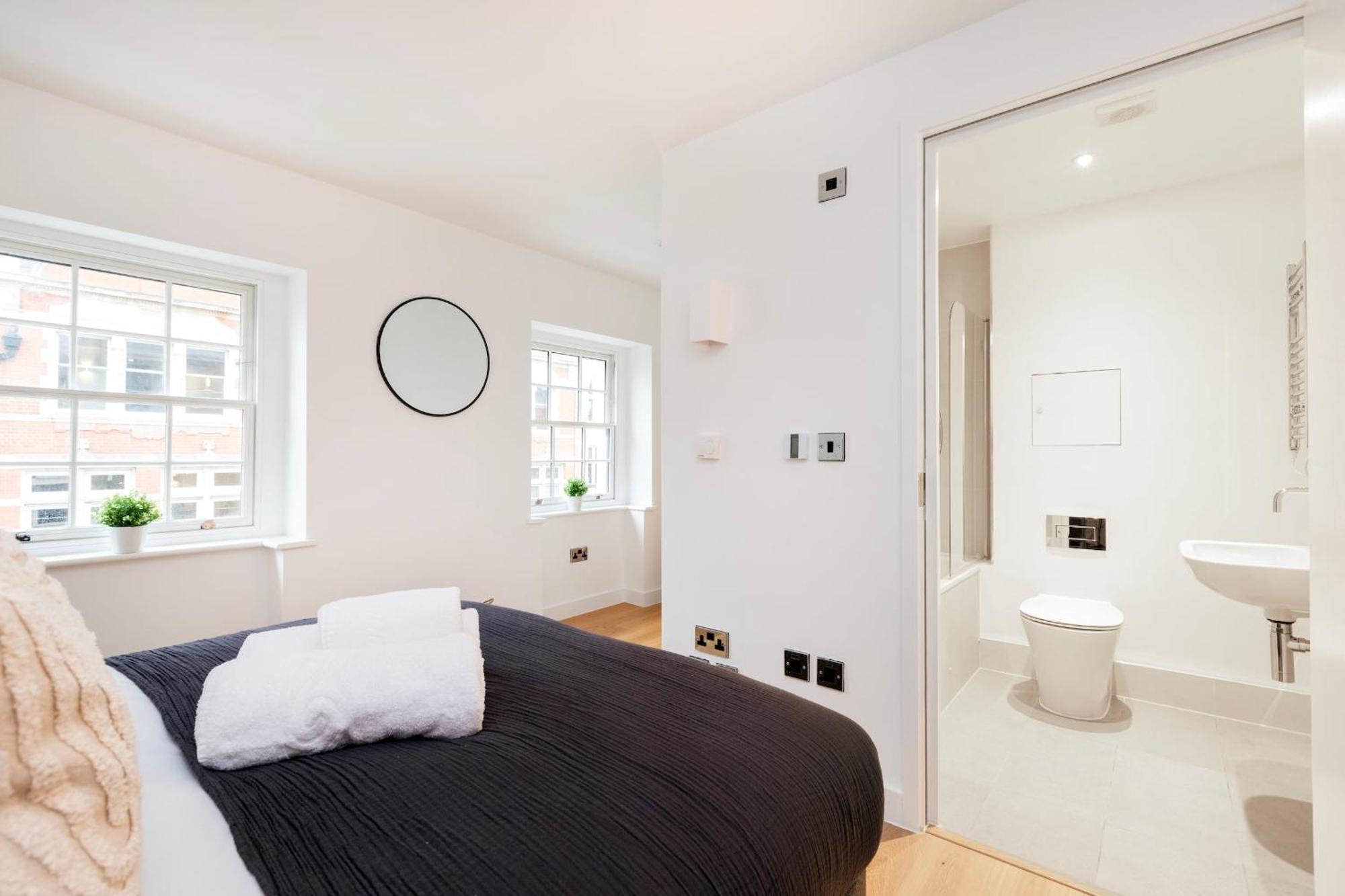 Fitzrovia & Soho - 2Br With Balcony - Cityapartmentstay London Eksteriør bilde