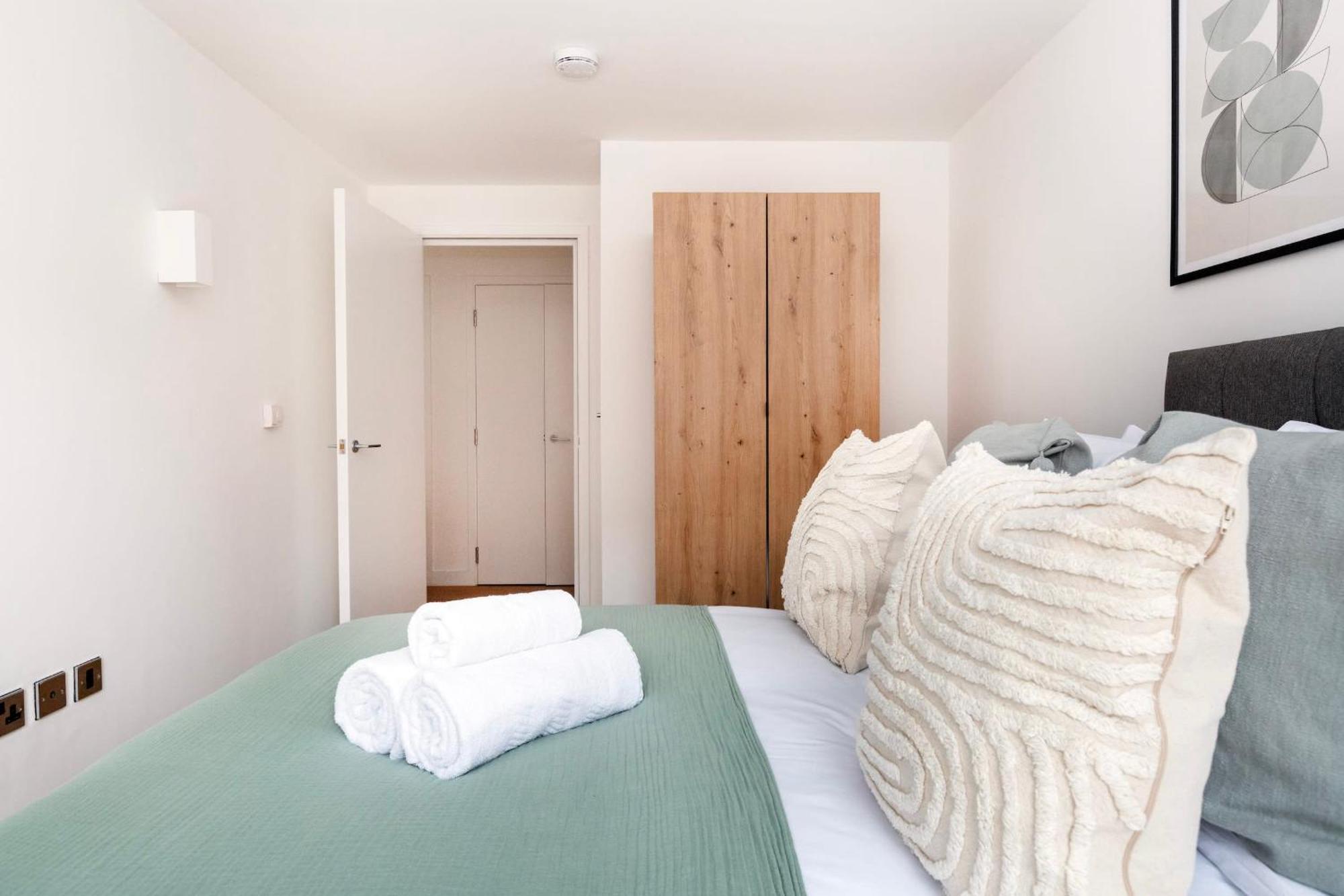Fitzrovia & Soho - 2Br With Balcony - Cityapartmentstay London Eksteriør bilde
