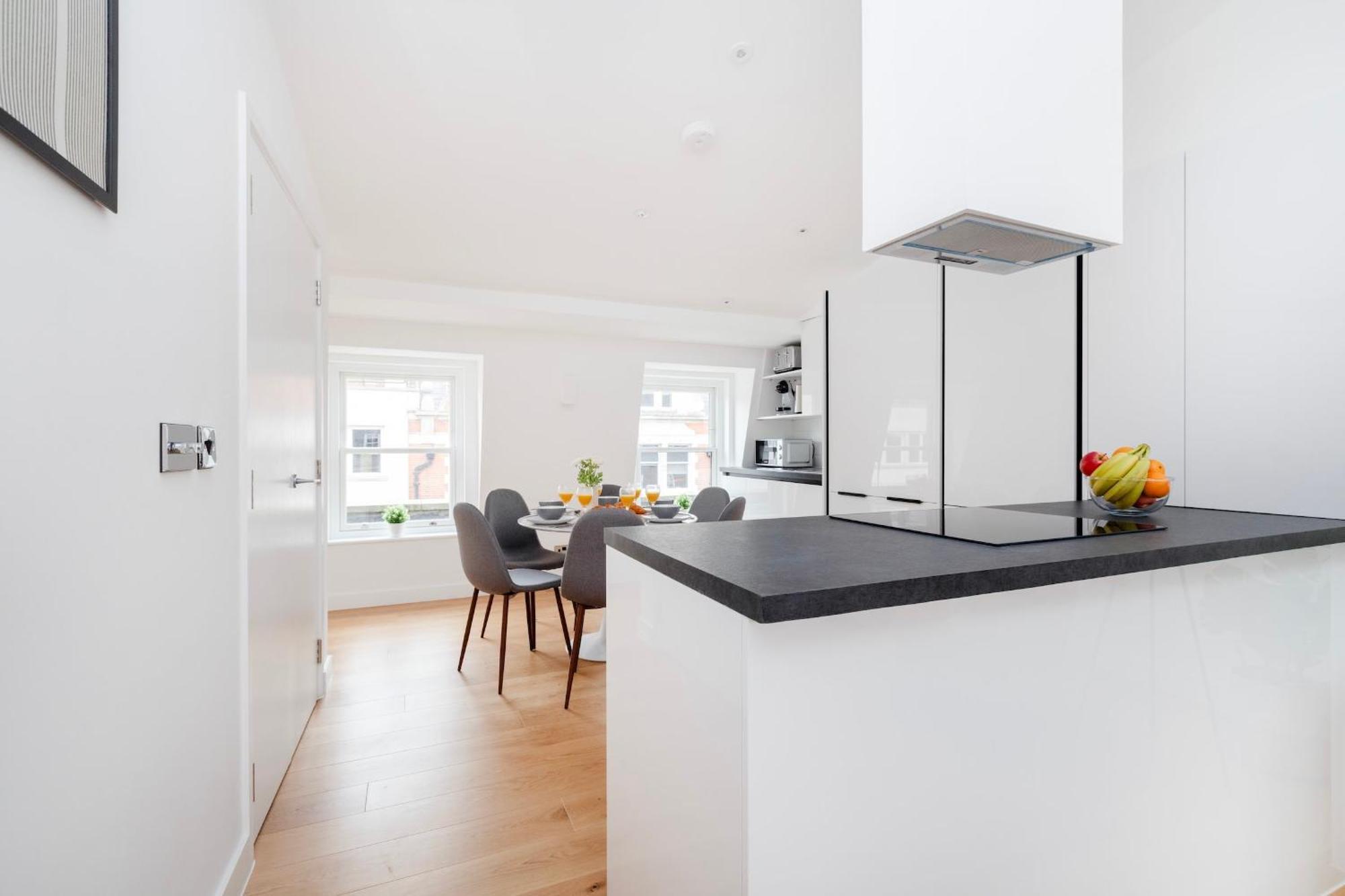 Fitzrovia & Soho - 2Br With Balcony - Cityapartmentstay London Eksteriør bilde