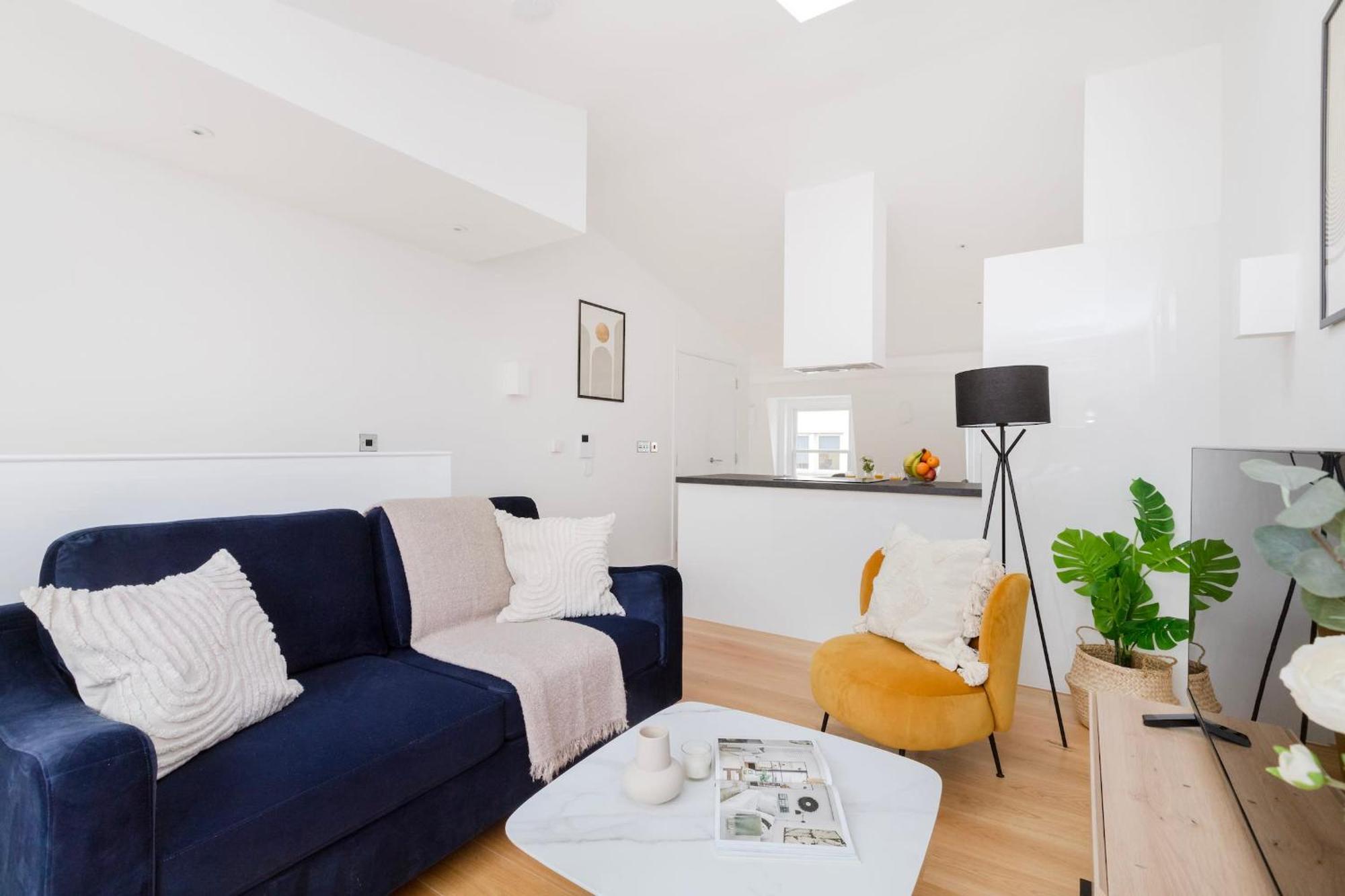 Fitzrovia & Soho - 2Br With Balcony - Cityapartmentstay London Eksteriør bilde